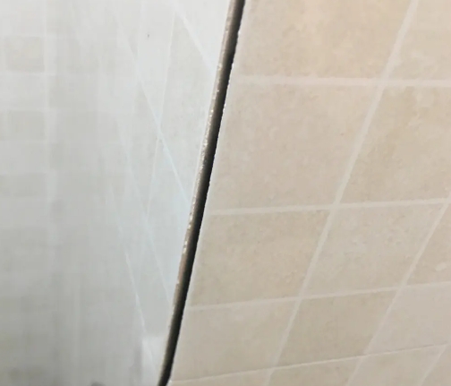 户县瓷砖空鼓维修公司分享阳台瓷砖脱落的修复过程可以分为以下几个步骤